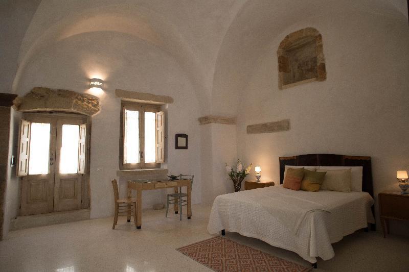 HISTORIA- Dimore Storiche Corte Chiesa Corigliano dʼOtranto Exterior foto